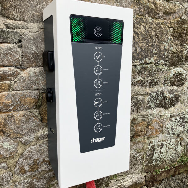 Installation borne de recharge Hager à Louannec dans le Trégor