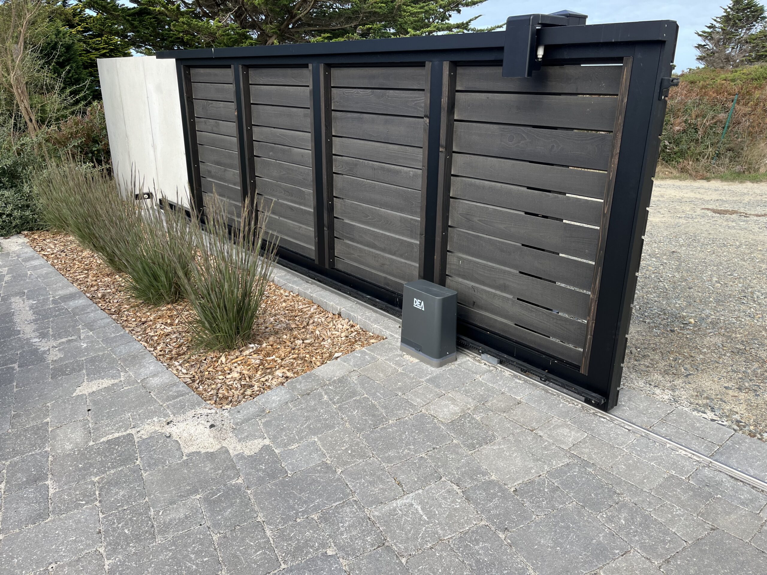 Automatismes de portail portillon et porte de garage intégrés au KNX à Pleumeur-Bodou