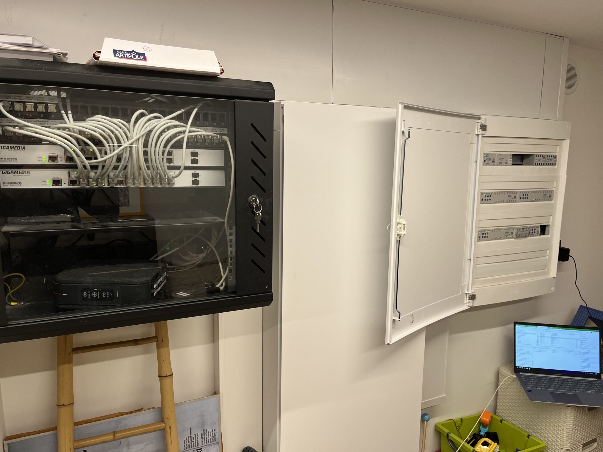 Tableau électrique d’une installation domotique KNX à Pleumeur-Bodou