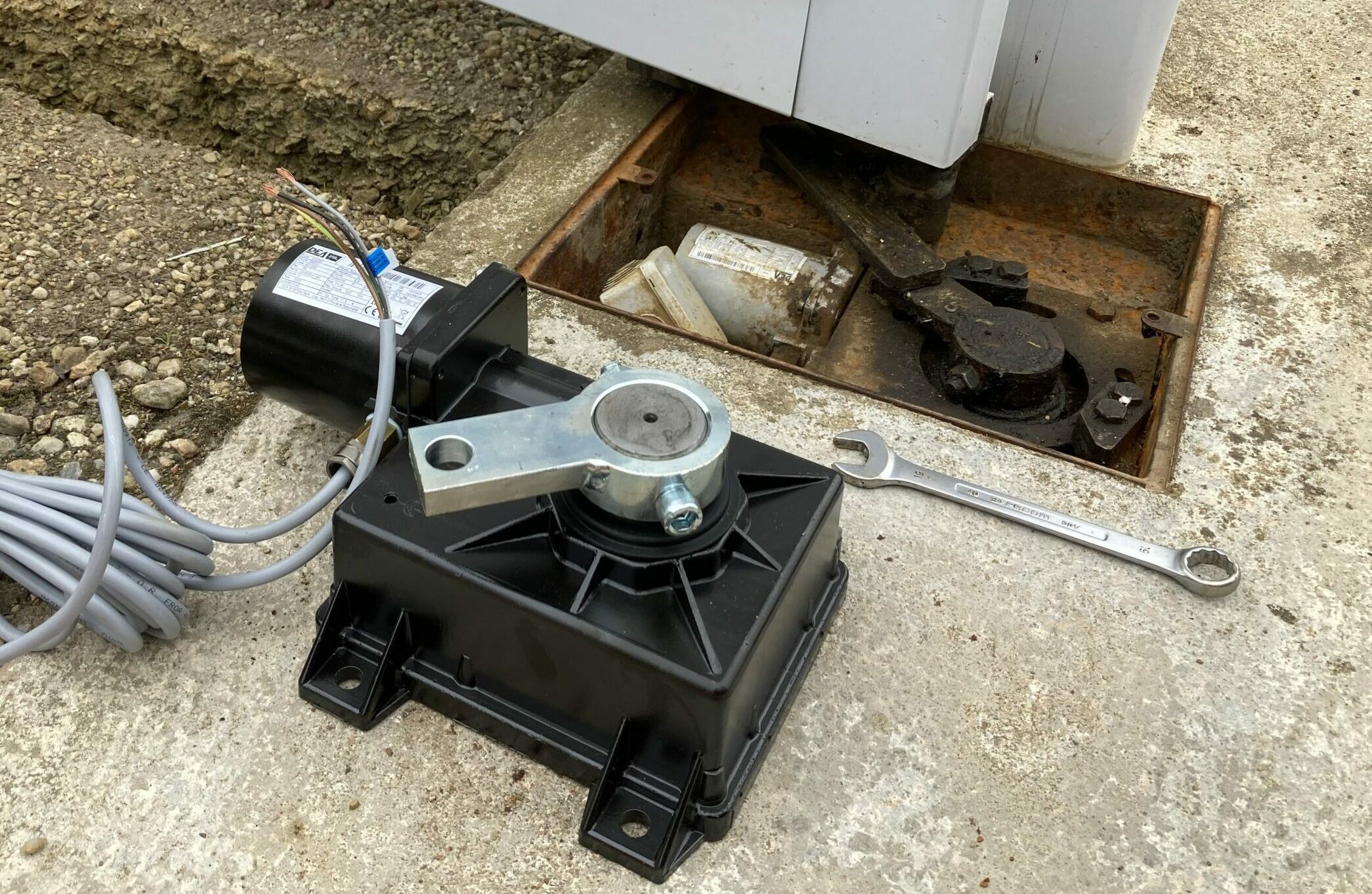 Remplacement d’une ancienne motorisation de portail coulissant par un nouvel automatisme